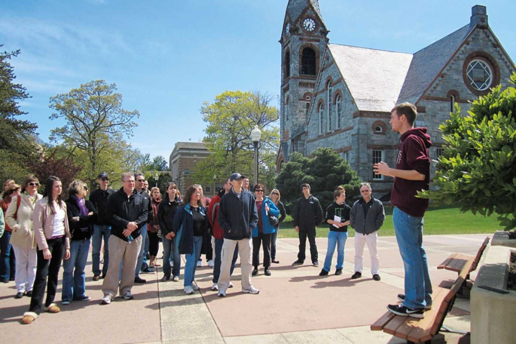 Campus visit di universitas. Sumber foto: UMass 